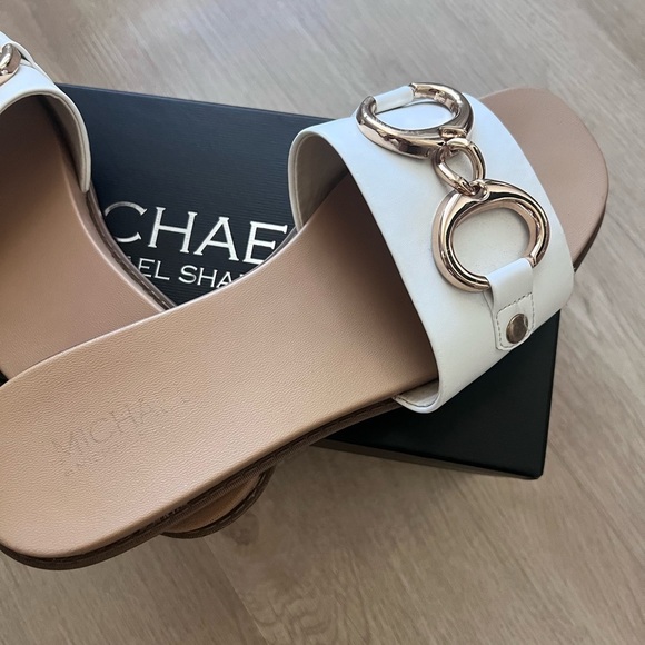 MICHAEL by Michael Shannon Jade Slide
White Sandal Size 7 - Picture 3 of 6